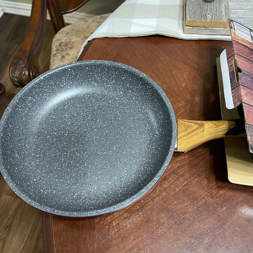 Basque Modern Rustics 9.5" Fry Pan Induction bottom marbled inside non-stick - Picture 5 of 5